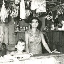 Small market close to health clinic in Pontal